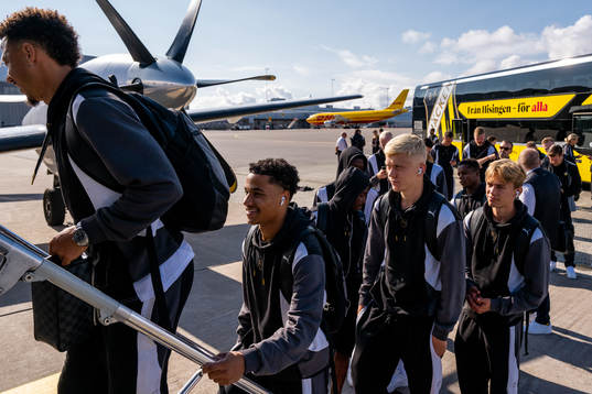 Momodou Sonko and the rest of the Häcken team boards the
