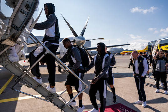The Häcken team boards the airplane