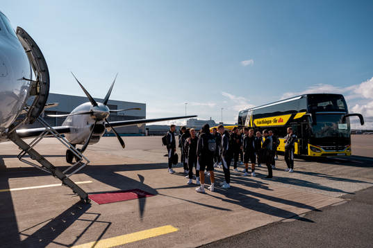 The Häcken team about to board the airplane