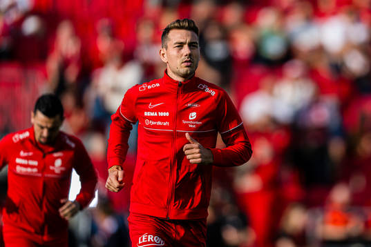 Fredrik Pallesen Knudsen of Brann warms up