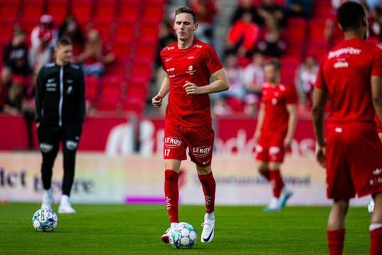 Joachim Soltvedt of Brann warms up