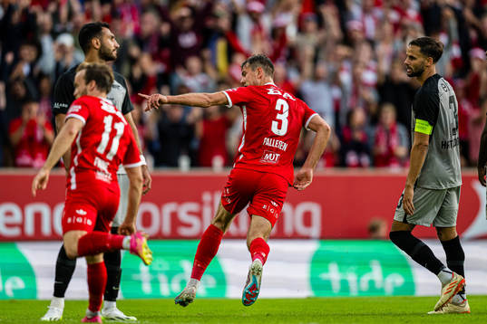 Fredrik Pallesen Knudsen of Brann celebrates