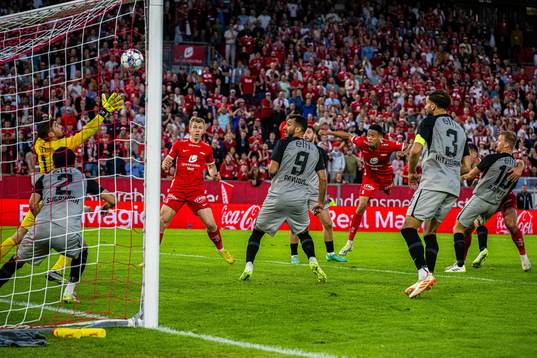 Japhet Sery Larsen of Brann scores the 3-3 goal