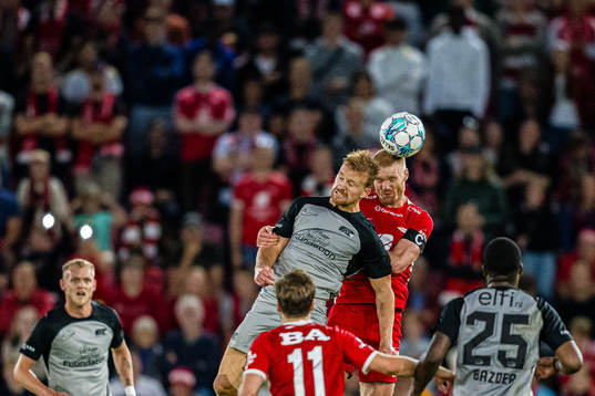 Dani De Wit of AZ Alkmaar and Sivert Heltne Nilsen of Brann