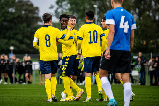 Sveriges Dennis Asprilla Ponce jublar