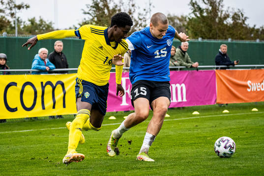 Sveriges Dennis Asprilla Ponce och Estlands Joosep Palts