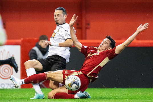 Amor Layouni of Häcken and Jamie McGrath of Aberdeen