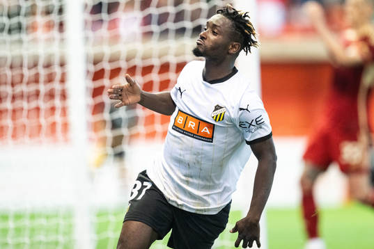 Ibrahim Sadiq  of Häcken celebrates