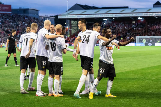 Ibrahim Sadiq  of Häcken celebrates with team mates