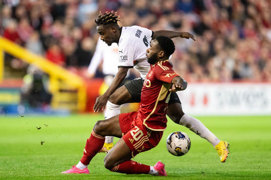 Ibrahim Sadiq of Häcken and Shayden Morris of Aberdeen