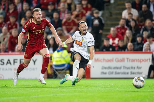 Nicky Devlin of Aberdeen and Amor Layouni of Häcken