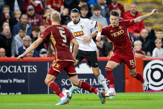 Amor Layouni of Häcken and James McGarry of Aberdeen