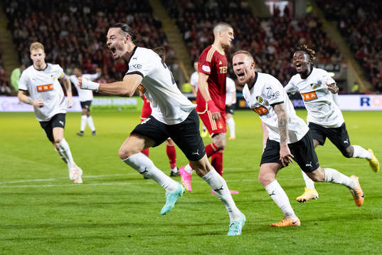 Amor Layouni of Häcken celebrates together with Mikkel