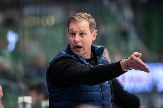 Oskarshamns tränare Martin Filander reagerar