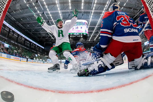 Rögles Oskar Pettersson jublar