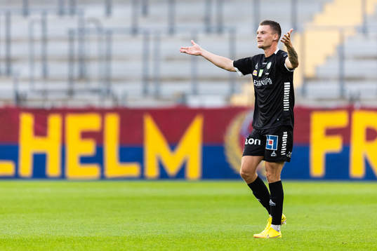Örebros Samuel Kroon jublar