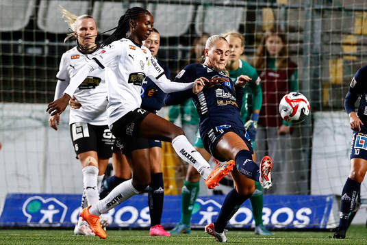 Häckens Aisha Masaka och Linköpings Cathinka Tandberg