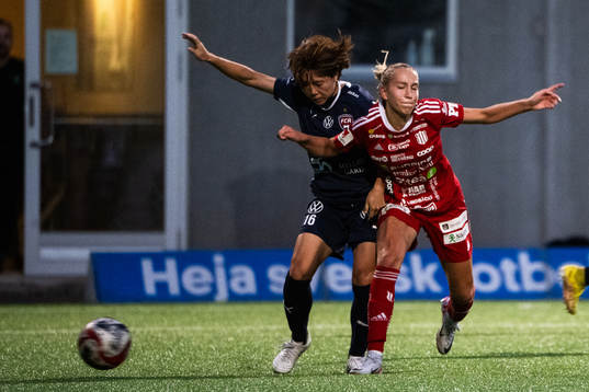 FC Rosengårds Mai Kadowaki och Piteås Sara Eriksson