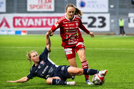FC Rosengårds Hanna Andersson och Piteås Ásla Johannesen