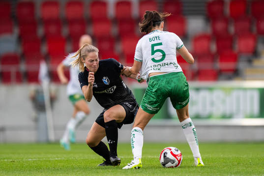 Växjö DFFs Juliette Mikaela Kemppi och Hammarbys Simone