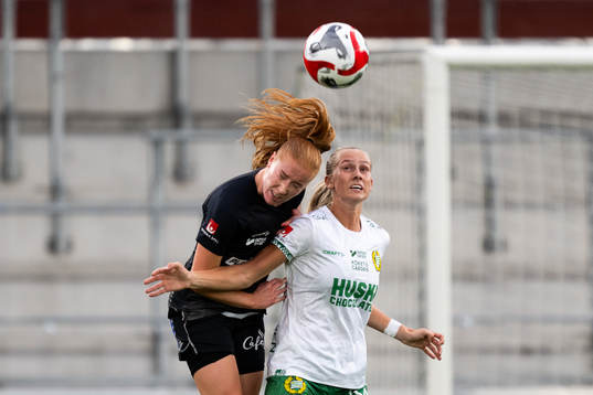Växjö DFFs Tilde Johansson och Hammarbys Ellen Wangerheim