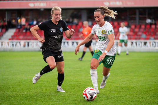 Växjö DFFs Alexandra Jonasson och Hammarbys Julia Roddar