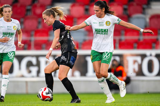 Växjö DFFs Juliette Mikaela Kemppi och Hammarbys Simone