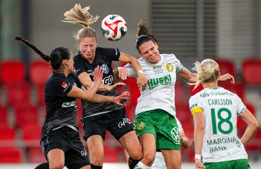 Växjö DFFs Juliette Mikaela Kemppi och Hammarbys Simone