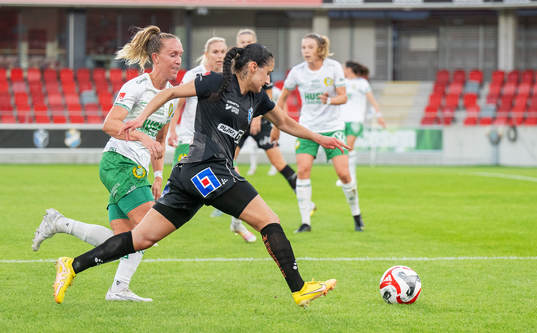 Hammarbys Julia Roddar och Växjö DFFs Nesrin Akgun