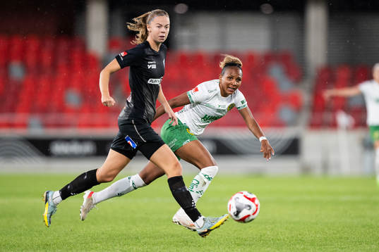 Växjö DFFs Elin Nilsson och Hammarbys Madelen Janogy