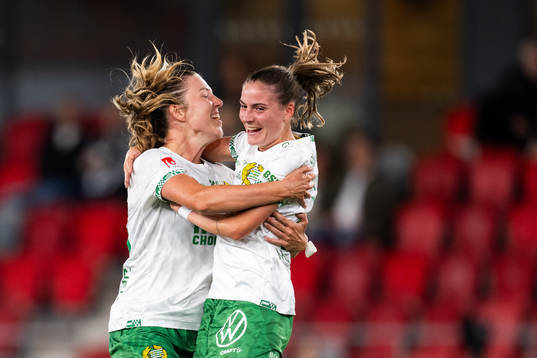 Hammarbys Smilla Vallotto jublar med Emma Westin