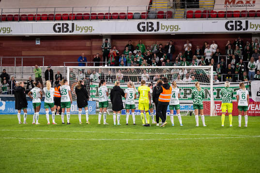 Hammarbys spelare jublar