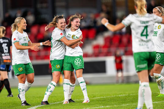 Hammarbys Smilla Vallotto jublar med Emma Westin