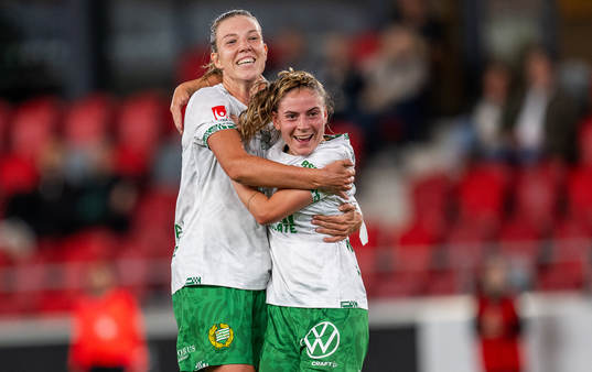 Hammarbys Smilla Vallotto jublar med Emma Westin