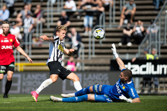 Bläddra bland fler bilder av Fotboll, Superettan, Landskrona - GAIS
