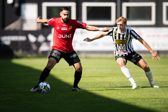 Landskronas Melker Jonsson och GAISs Mervan Celik