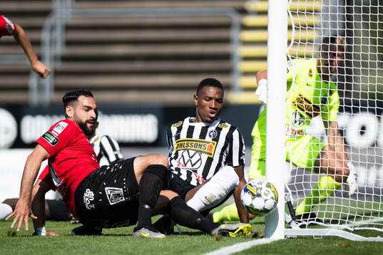 Landskronas Samuel Kotto och GAISs Mervan Celik
