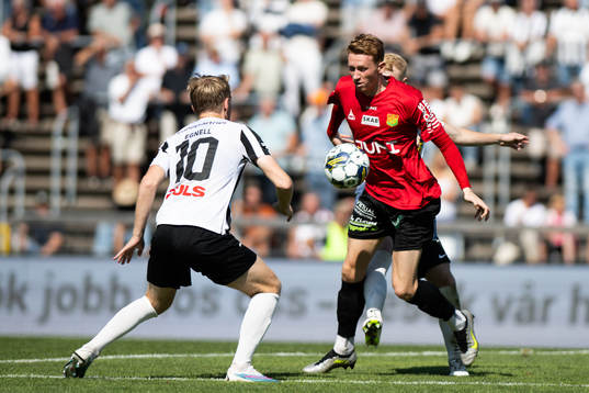 Landskronas Adam Egnell och GAISs Julius Lindberg