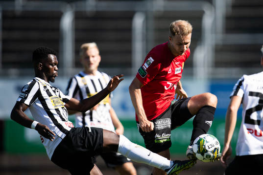 Landskronas Kofi Asare och GAISs Gustav Lundgren