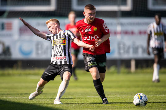 Landskronas David Edvardsson och GAISs Dino Salihovic