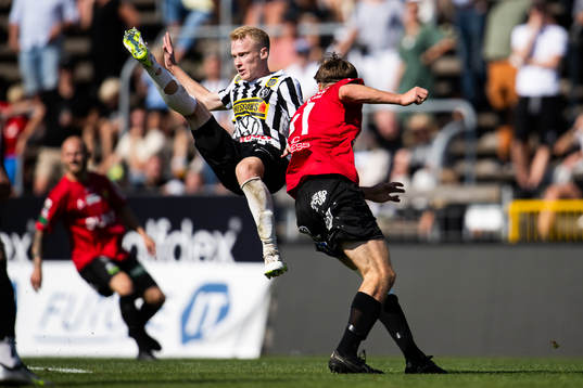 Landskronas David Edvardsson och GAISs Axel Henriksson
