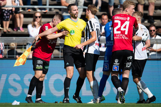 Landskronas Adam Egnell i bråk med GAISs Dino Salihovic