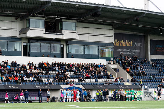 Gefles och Jönköpings Södras spelare samlas