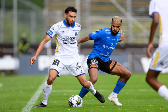 Sirius Joakim Persson och Halmstads Phil Ofosu-Ayeh