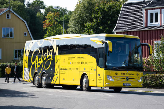 Elfsborgs spelarbuss anländer  till Finnvedsvallen