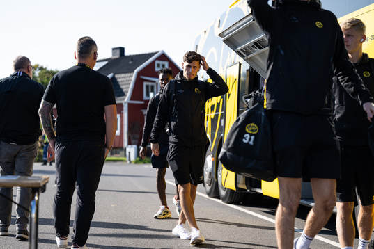 Elfsborgs spelare anländer  till Finnvedsvallen