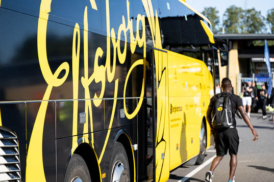 Elfsborgs spelare anländer  till Finnvedsvallen