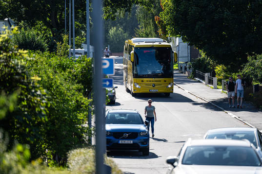Elfsborgs spelarbuss anländer  till Finnvedsvallen