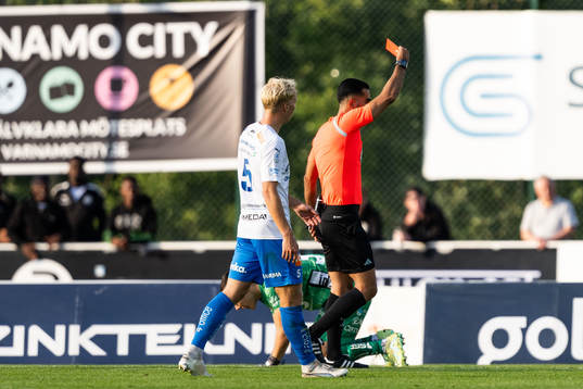 Elfsborgs målvakt Hakon Valdimarsson tilldelas rött kort