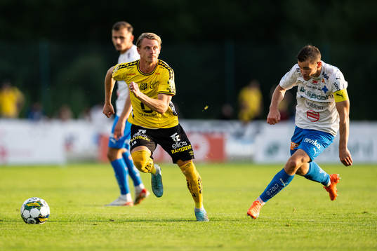 Elfsborgs Simon Hedlund och Värnamos Oscar Johansson